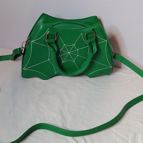 🎉Host Pick🎉 Green Spider Web Purse - Picture 2 of 6